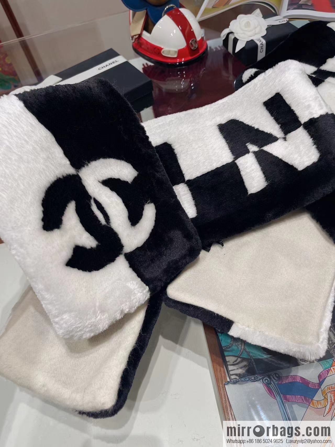 CHANEL new autumn and winter models, imported artificial fur and cashmere scarves and shawls