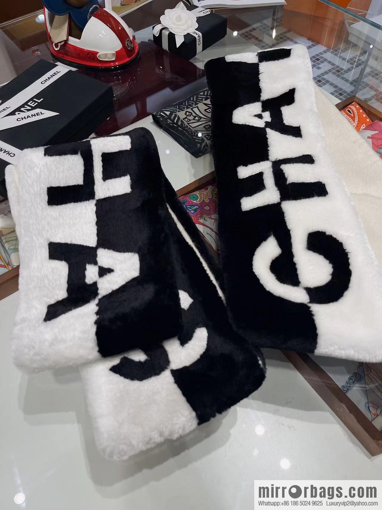CHANEL new autumn and winter models, imported artificial fur and cashmere scarves and shawls