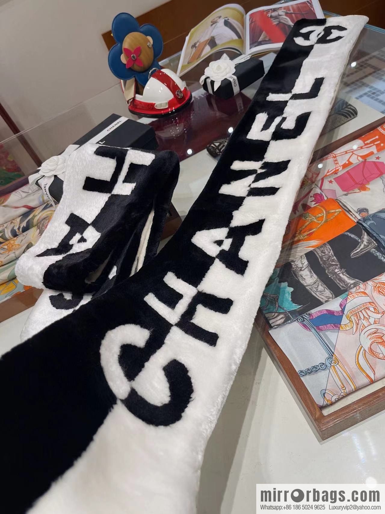 CHANEL new autumn and winter models, imported artificial fur and cashmere scarves and shawls