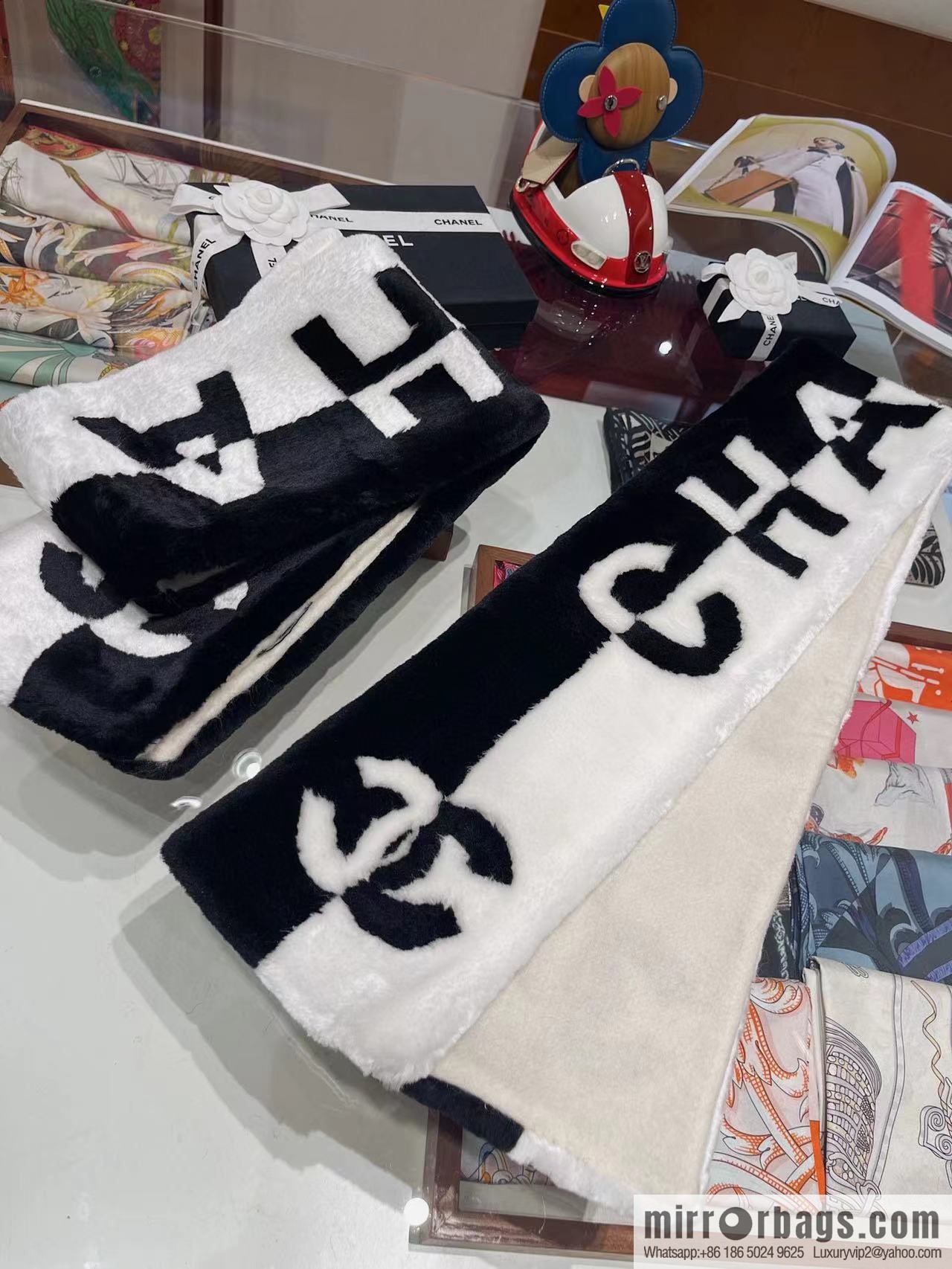CHANEL new autumn and winter models, imported artificial fur and cashmere scarves and shawls