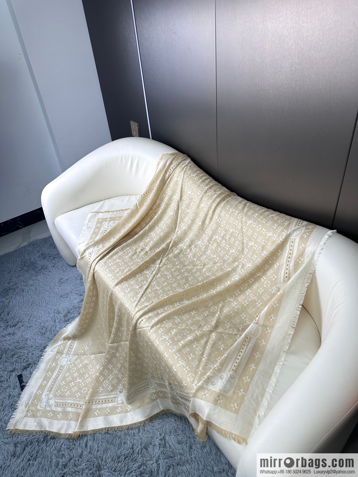 LV STUDDY DENIM MONOGRAM Shawl