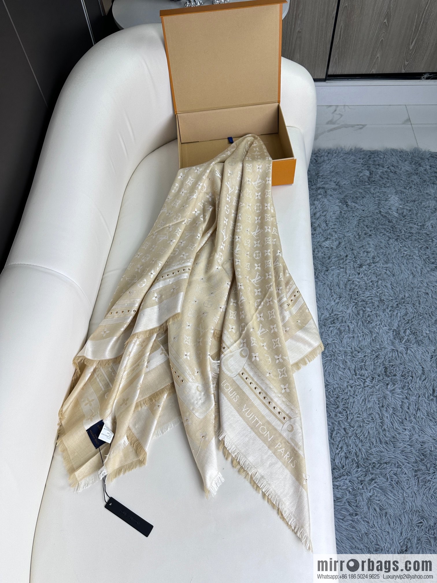 LV STUDDY DENIM MONOGRAM Shawl