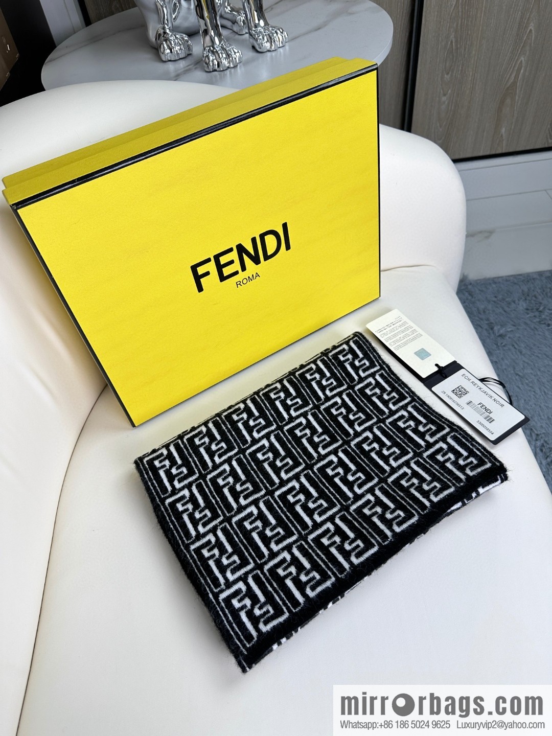 FENDI 2023 new collection, knitted double-sided scarf