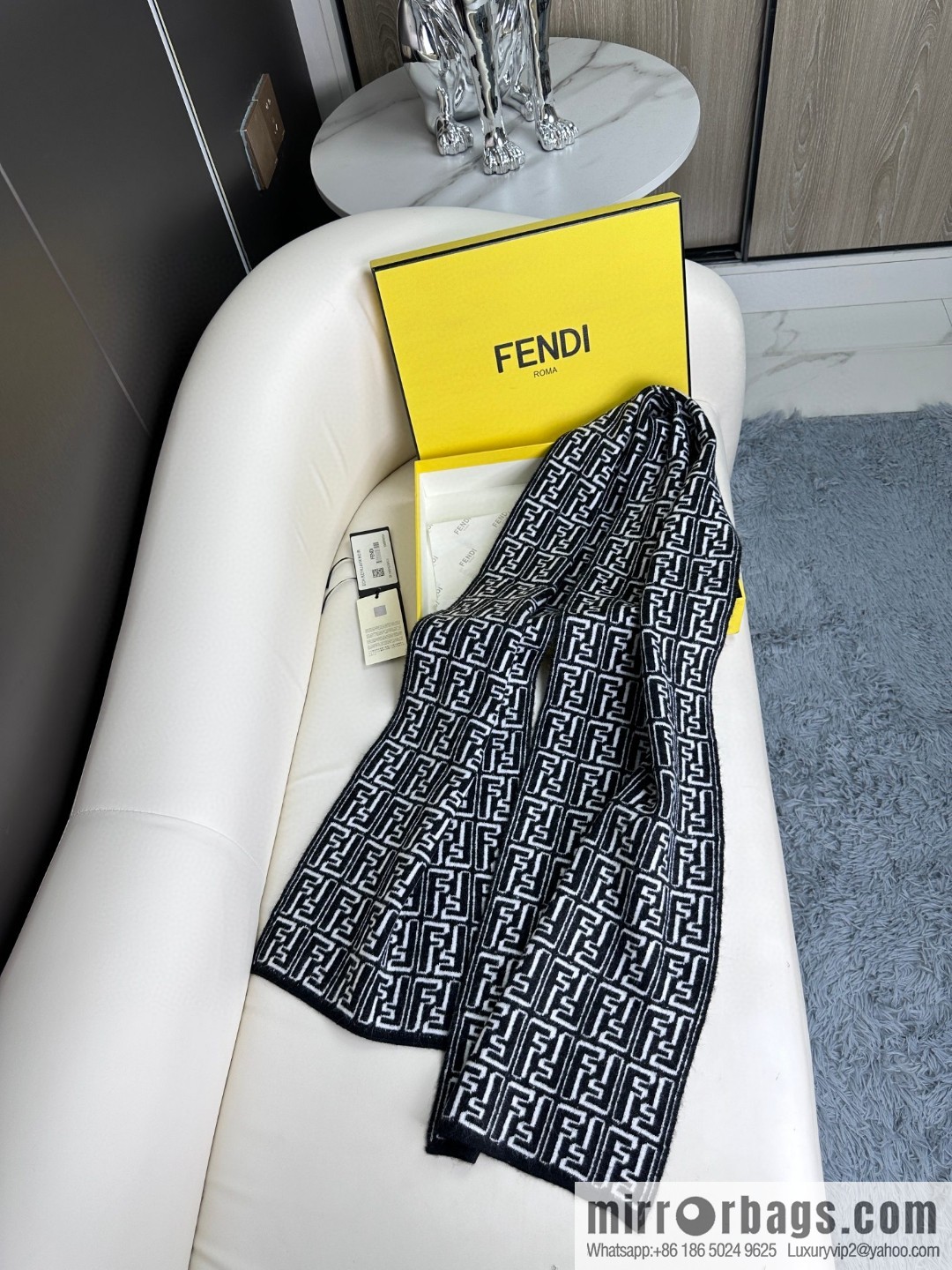 FENDI 2023 new collection, knitted double-sided scarf
