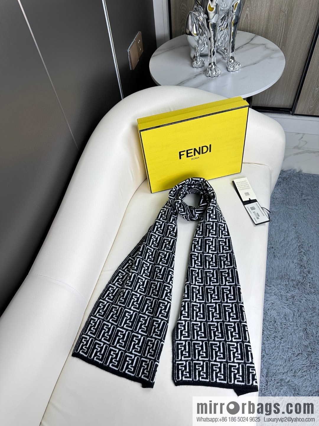 FENDI 2023 new collection, knitted double-sided scarf