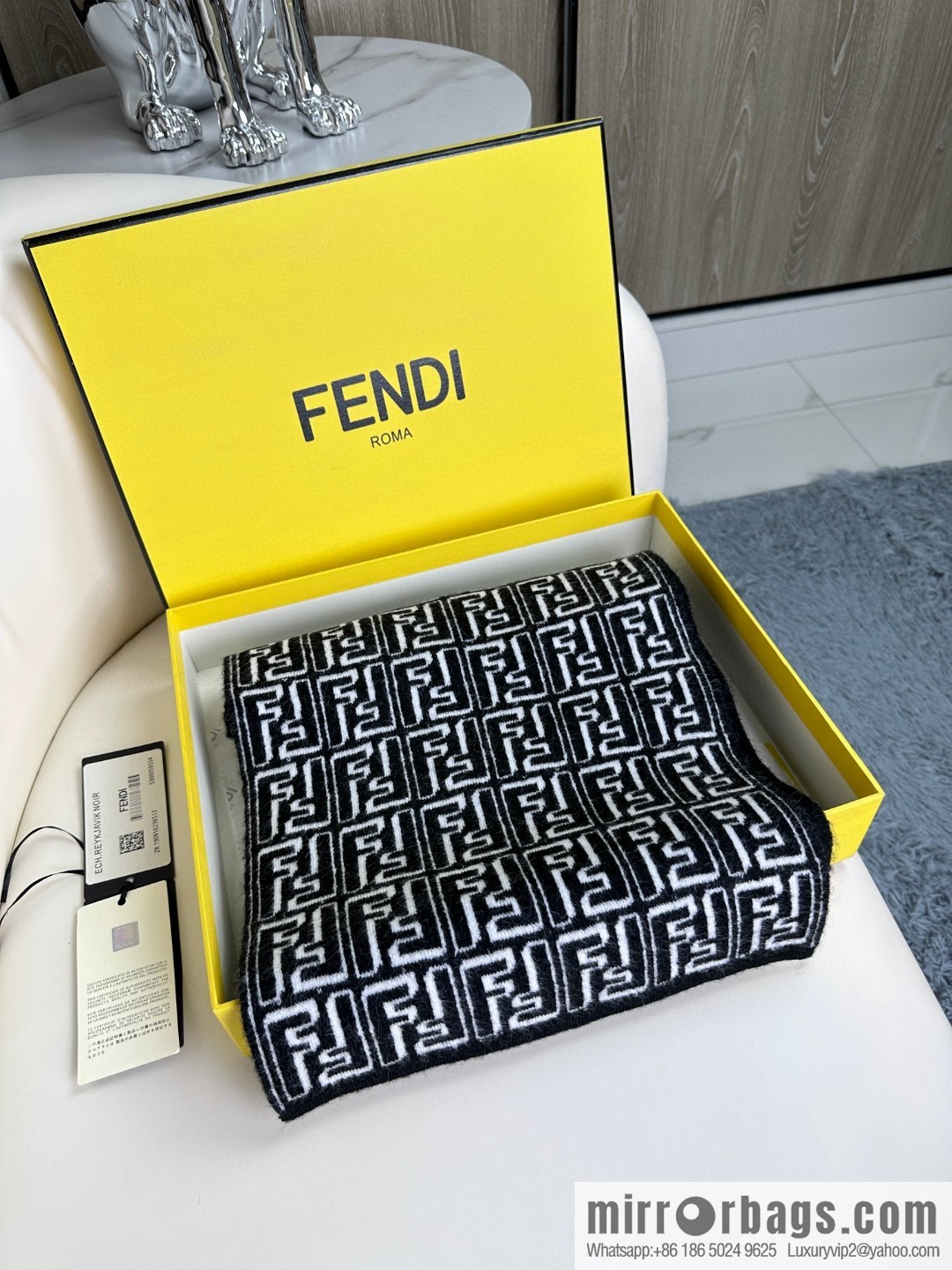 FENDI 2023 new collection, knitted double-sided scarf