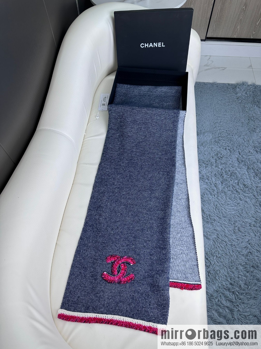 CHANEL elegant knitted, double C logo cashmere scarf