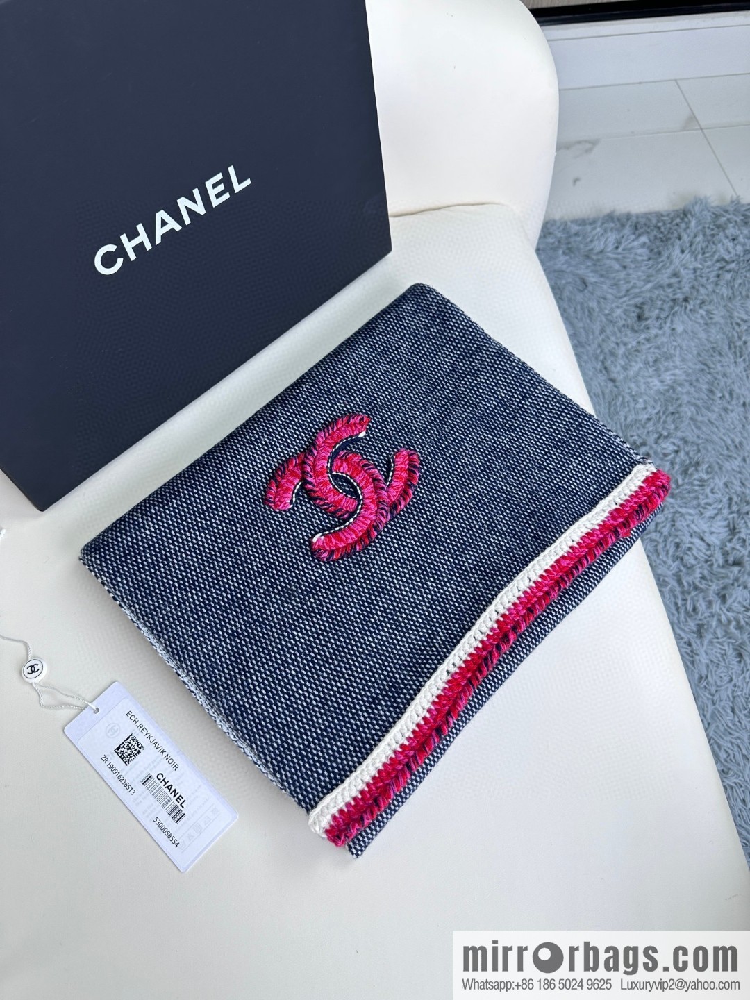 CHANEL elegant knitted, double C logo cashmere scarf
