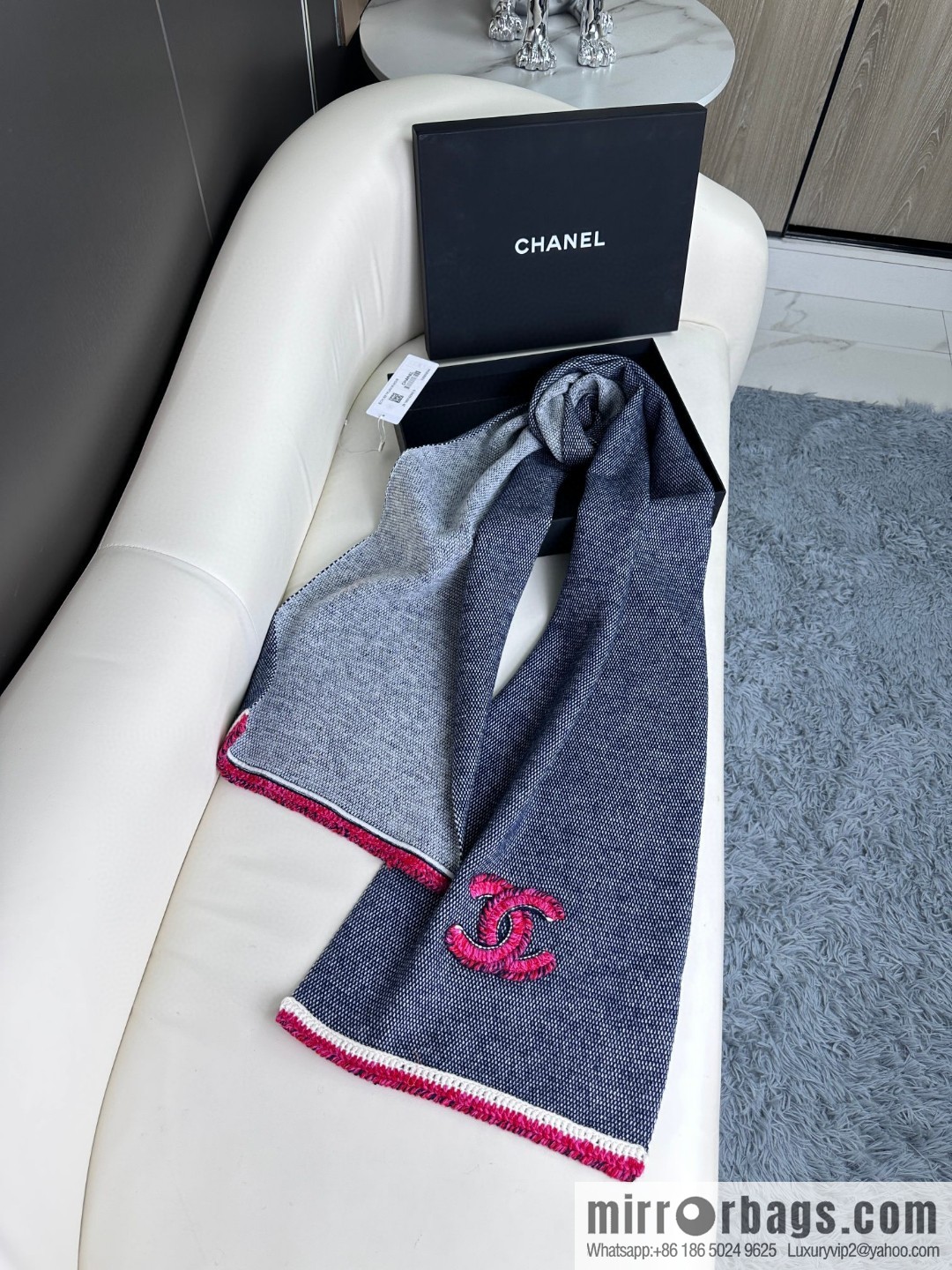 CHANEL elegant knitted, double C logo cashmere scarf