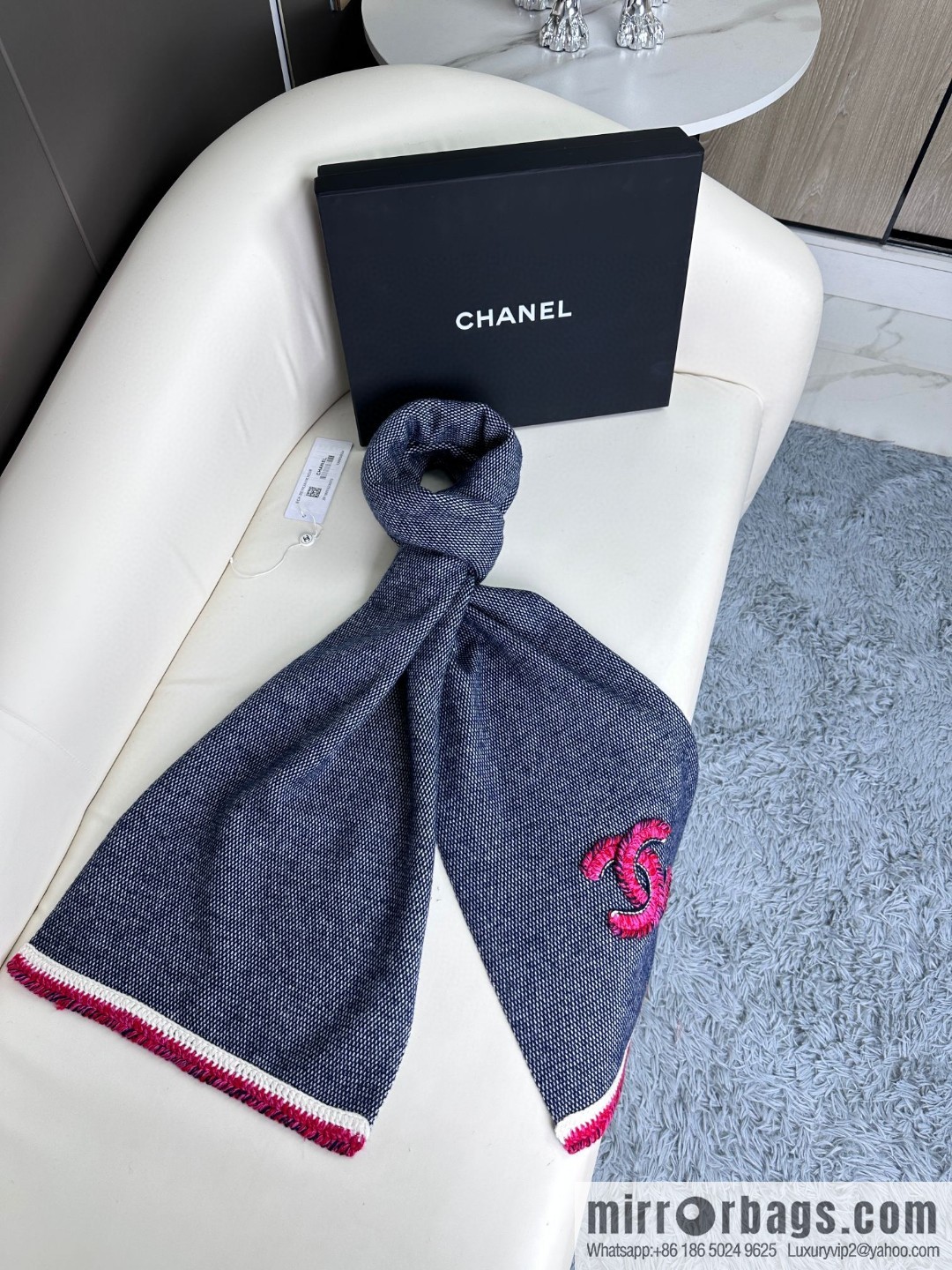CHANEL elegant knitted, double C logo cashmere scarf