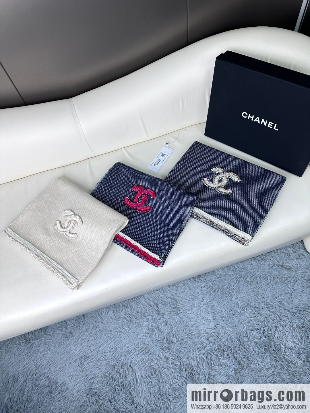 CHANEL elegant knitted, double C logo cashmere scarf