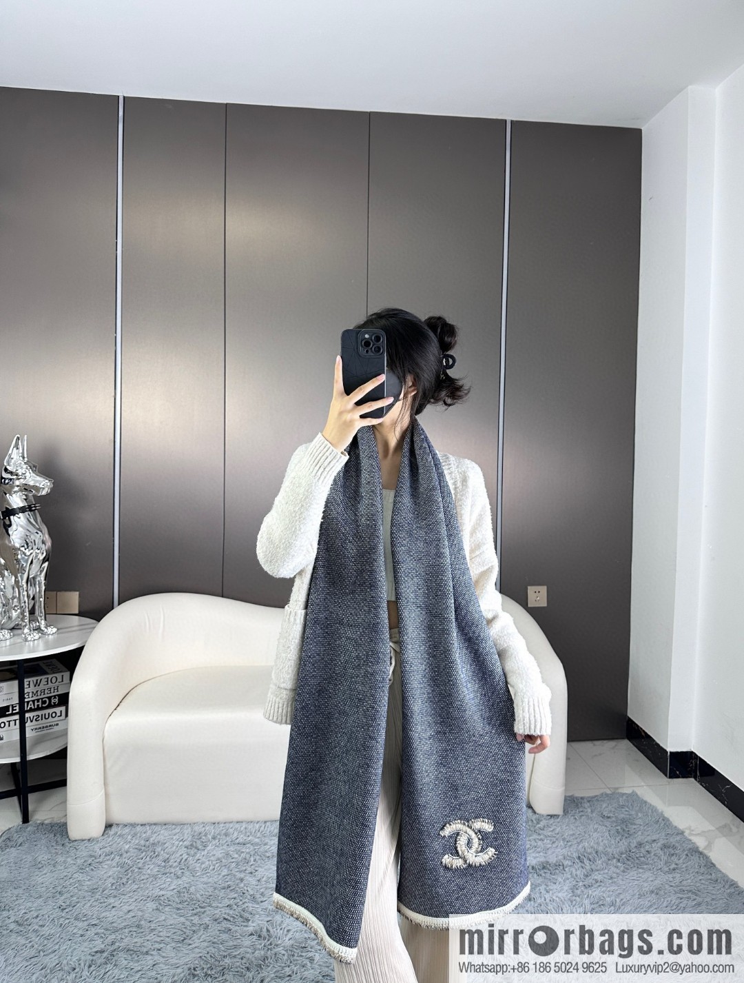 CHANEL elegant knitted, double C logo cashmere scarf