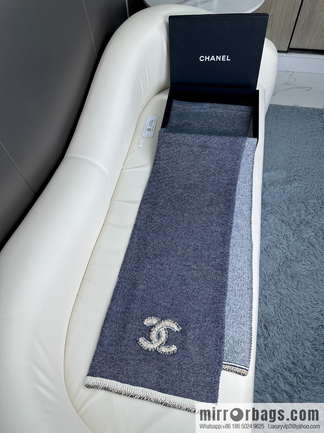 CHANEL elegant knitted, double C logo cashmere scarf