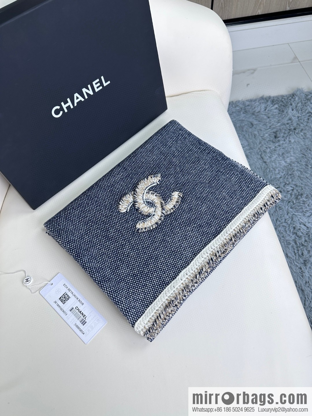 CHANEL elegant knitted, double C logo cashmere scarf