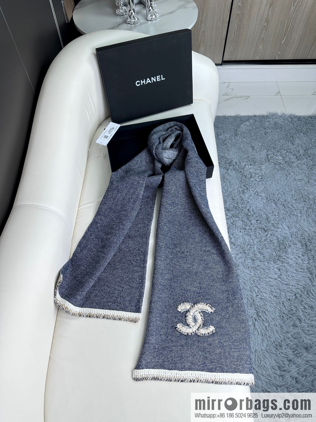 CHANEL elegant knitted, double C logo cashmere scarf