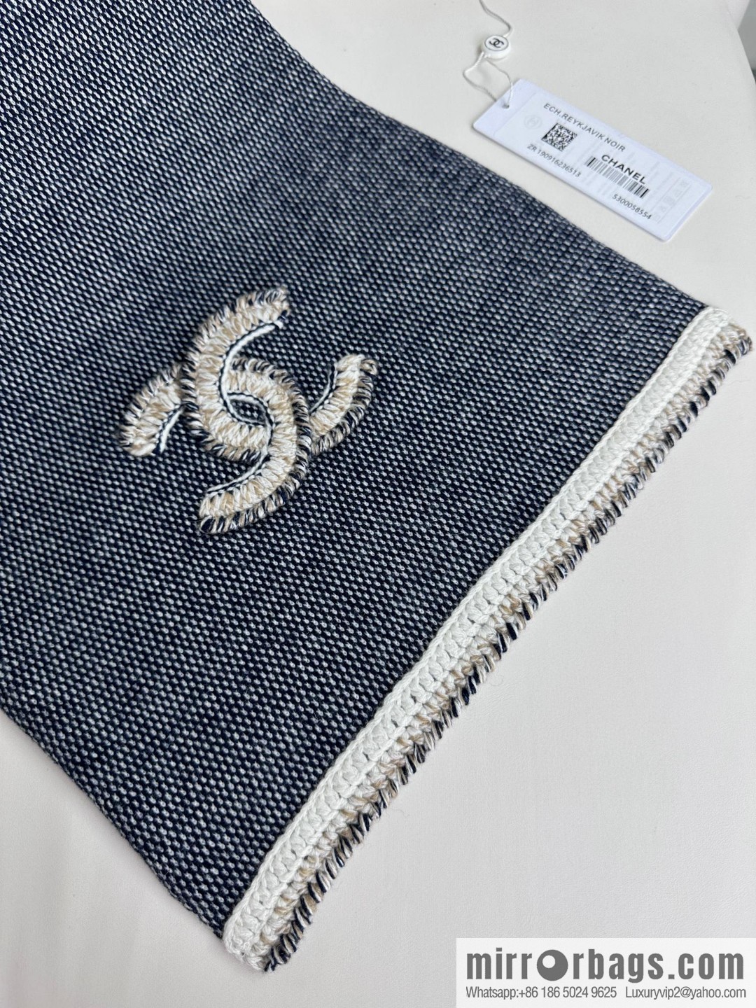 CHANEL elegant knitted, double C logo cashmere scarf