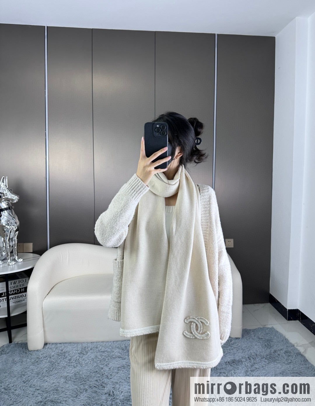 CHANEL elegant knitted, double C logo cashmere scarf