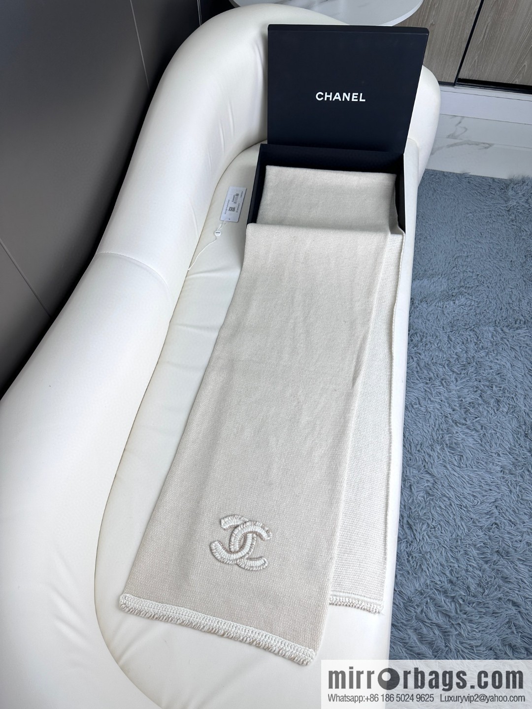 CHANEL elegant knitted, double C logo cashmere scarf