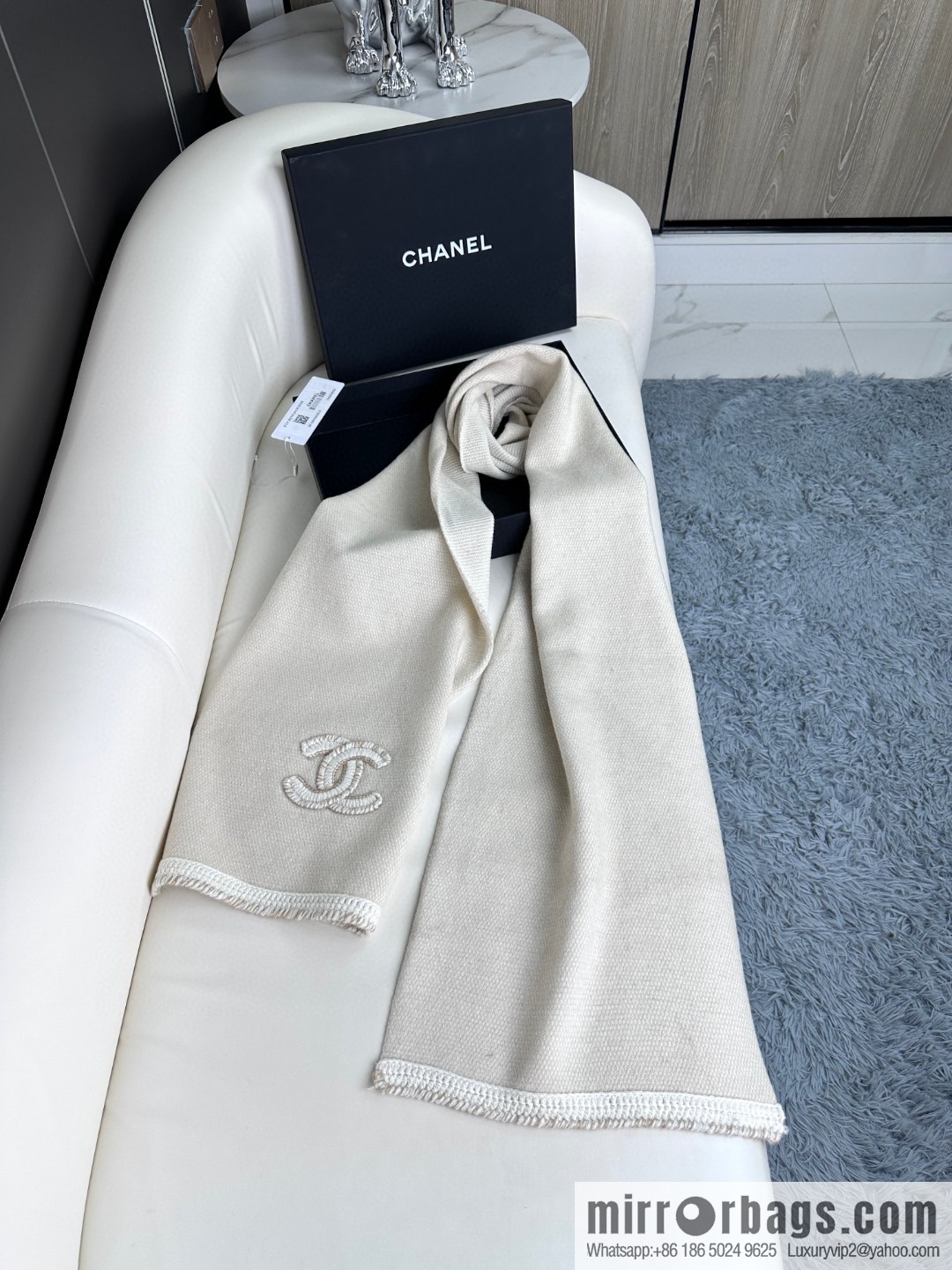CHANEL elegant knitted, double C logo cashmere scarf