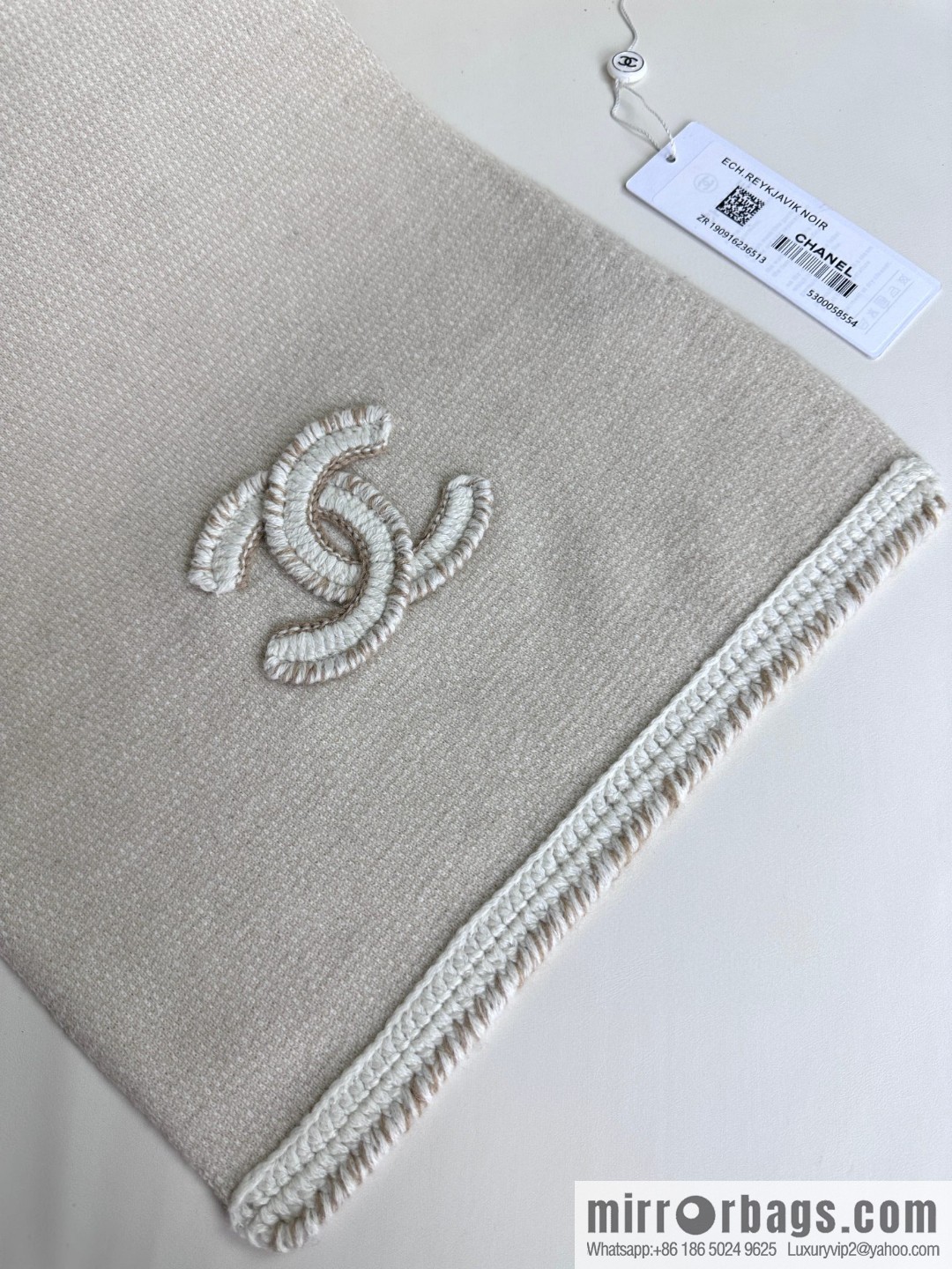 CHANEL elegant knitted, double C logo cashmere scarf