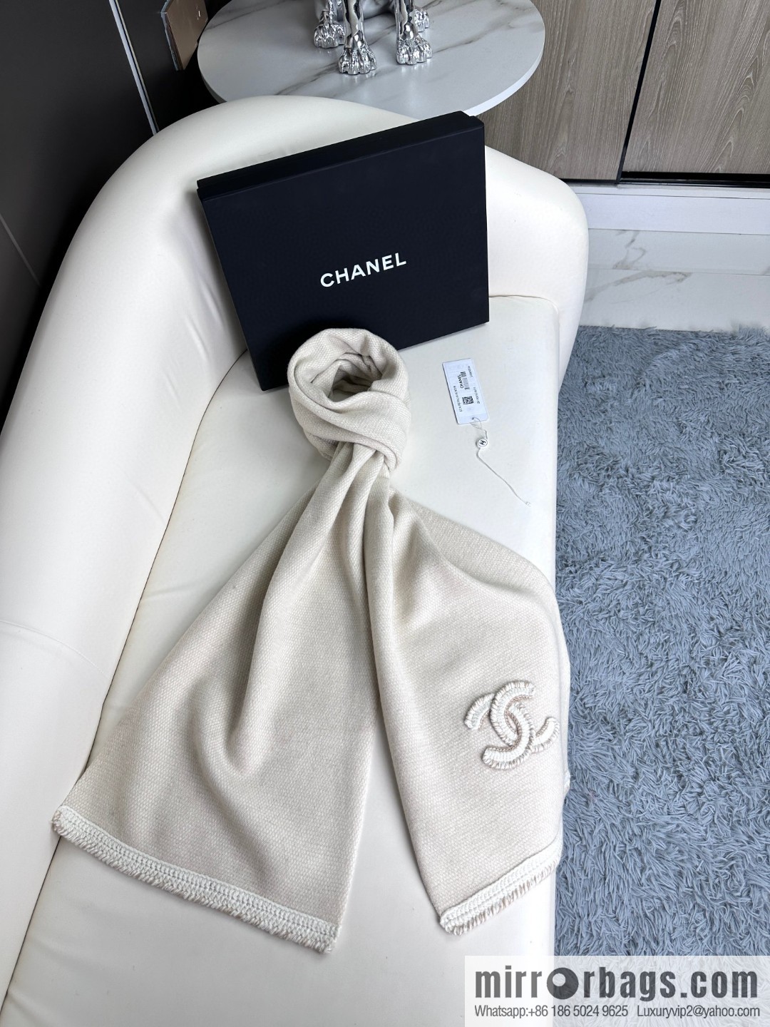 CHANEL elegant knitted, double C logo cashmere scarf