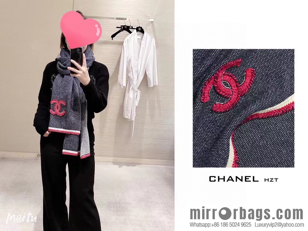 CHANEL elegant knitted, double C logo cashmere scarf