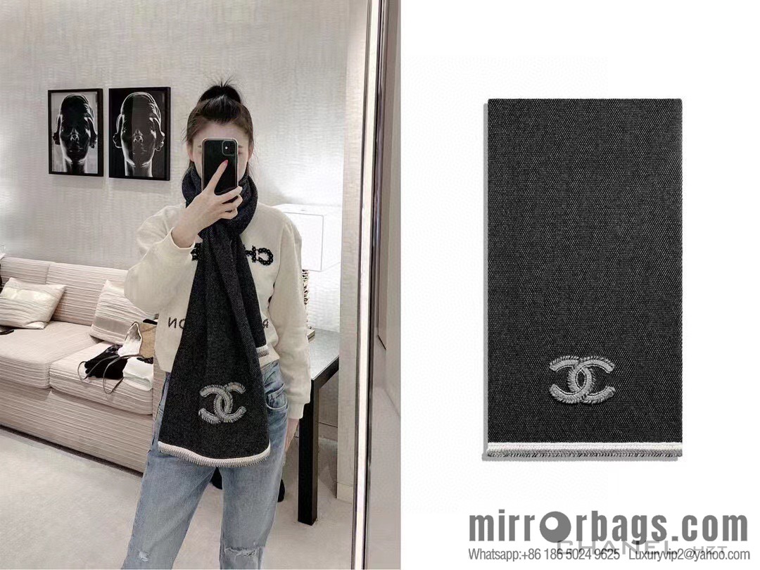 CHANEL elegant knitted, double C logo cashmere scarf