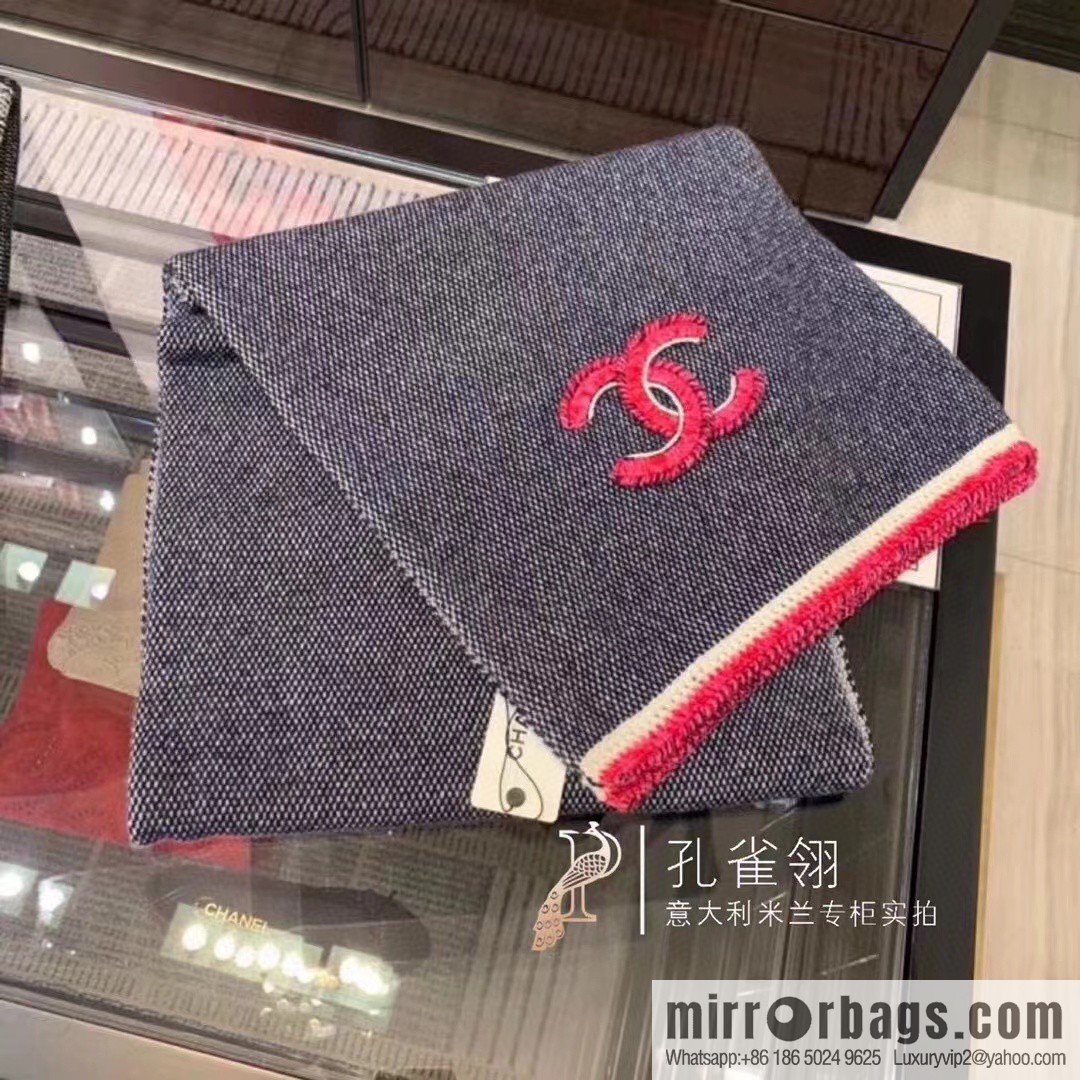 CHANEL elegant knitted, double C logo cashmere scarf
