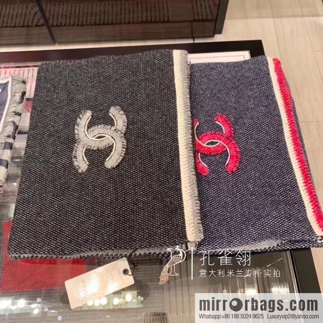CHANEL elegant knitted, double C logo cashmere scarf
