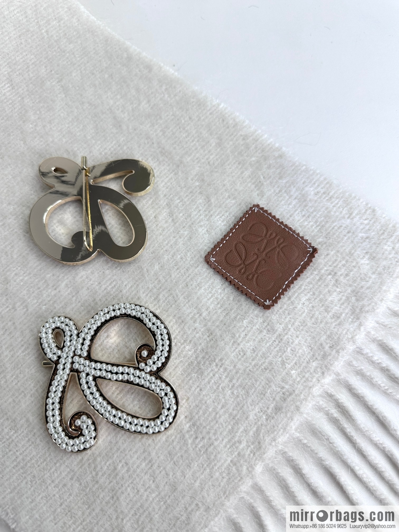 LOEWE super beautiful new mohair brooch scarf
