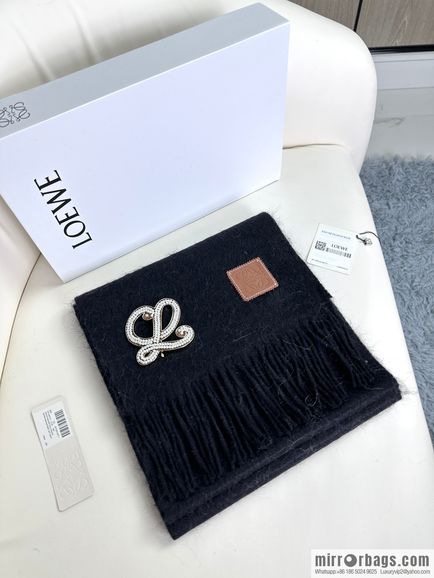 LOEWE super beautiful new mohair brooch scarf