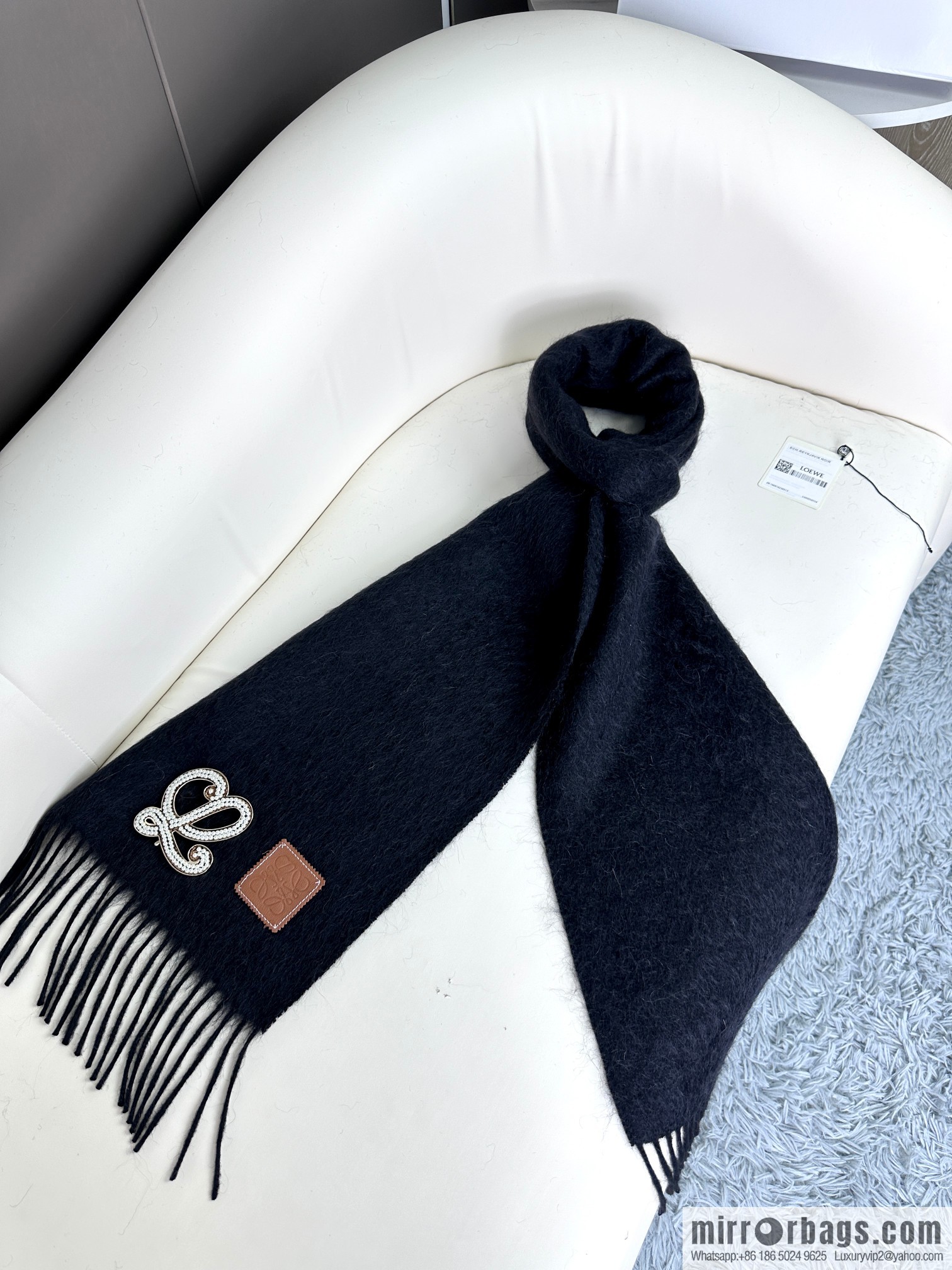 LOEWE super beautiful new mohair brooch scarf