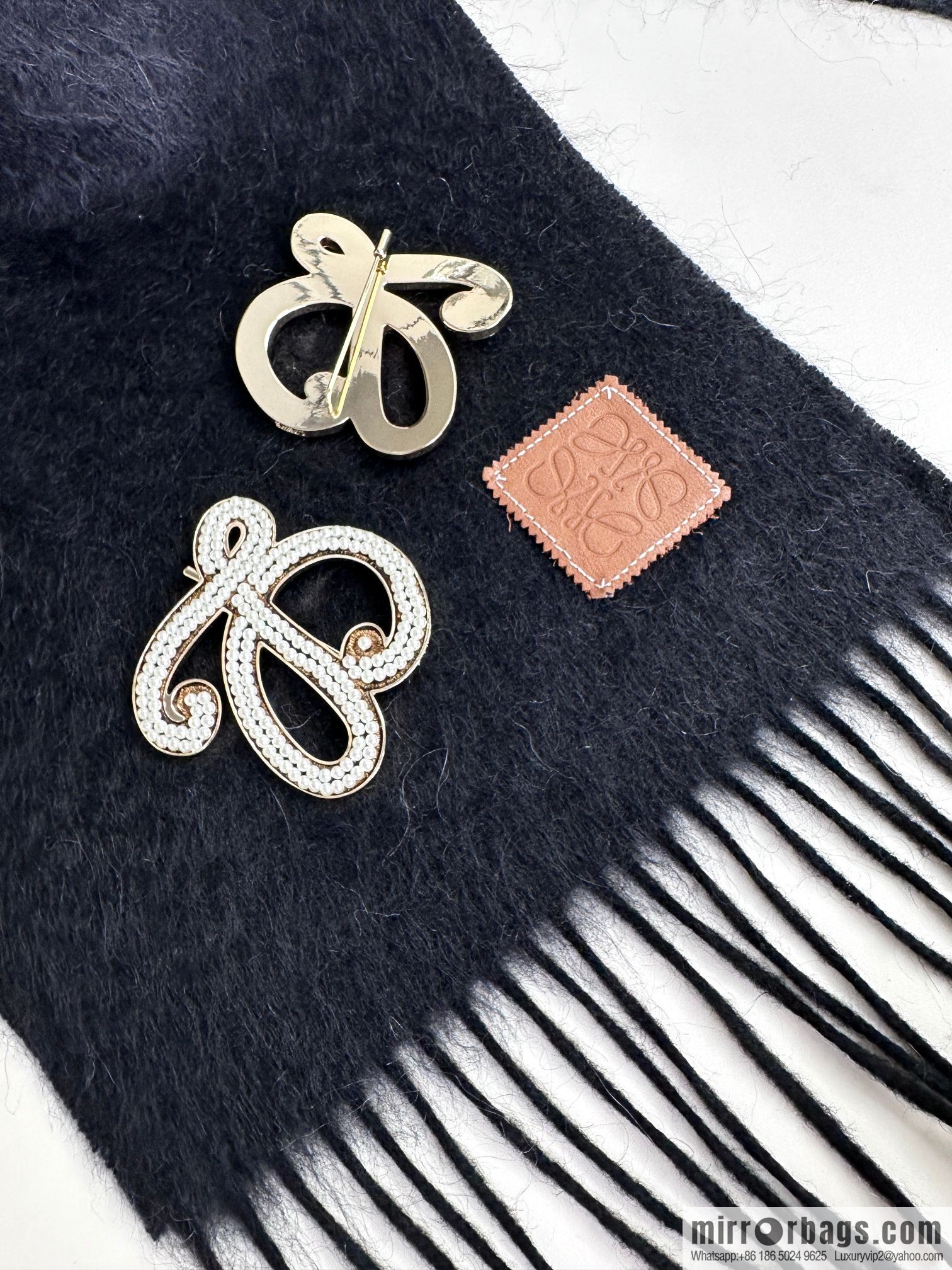 LOEWE super beautiful new mohair brooch scarf