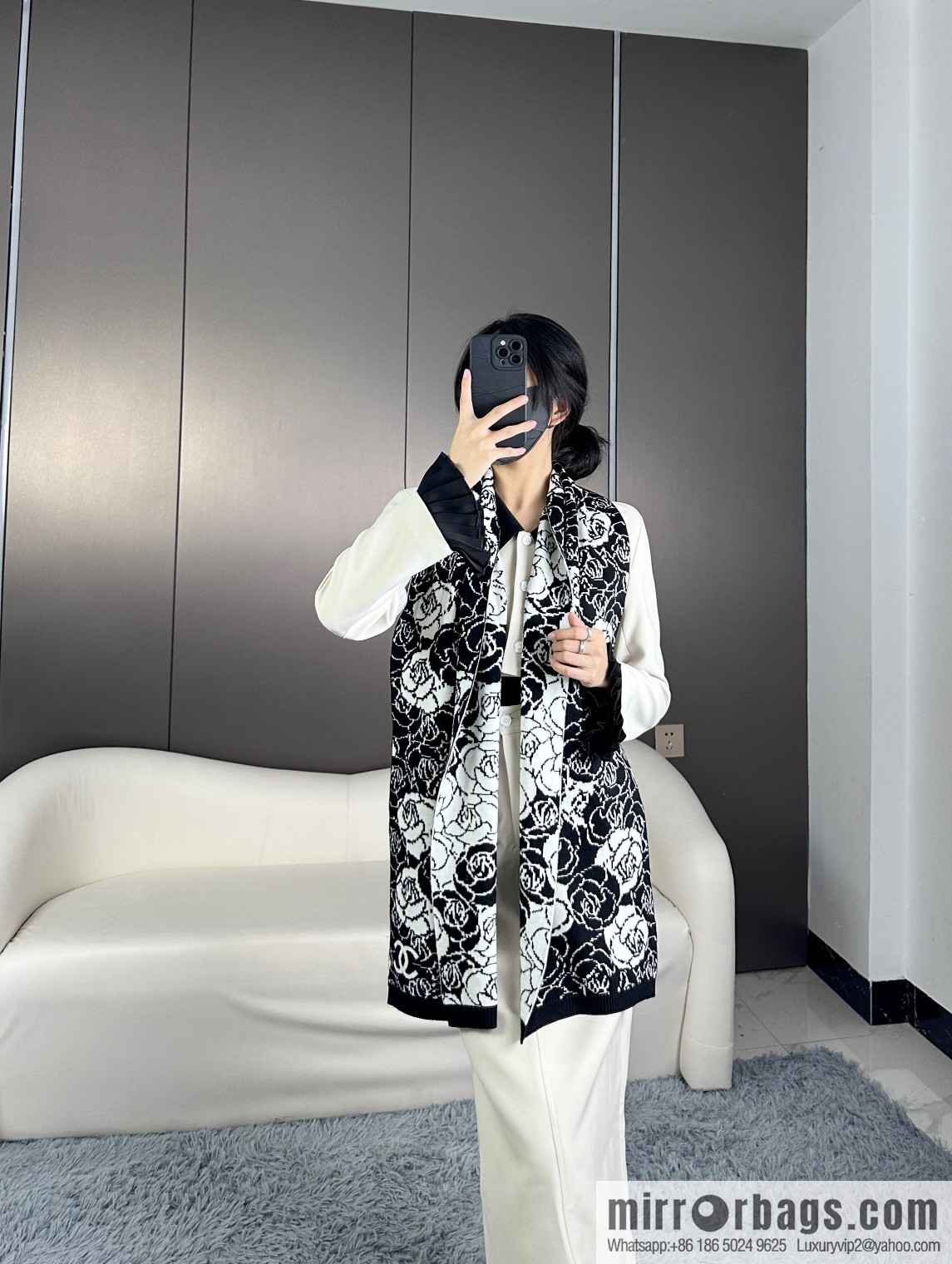 CHANEL camellia knitted cashmere towel