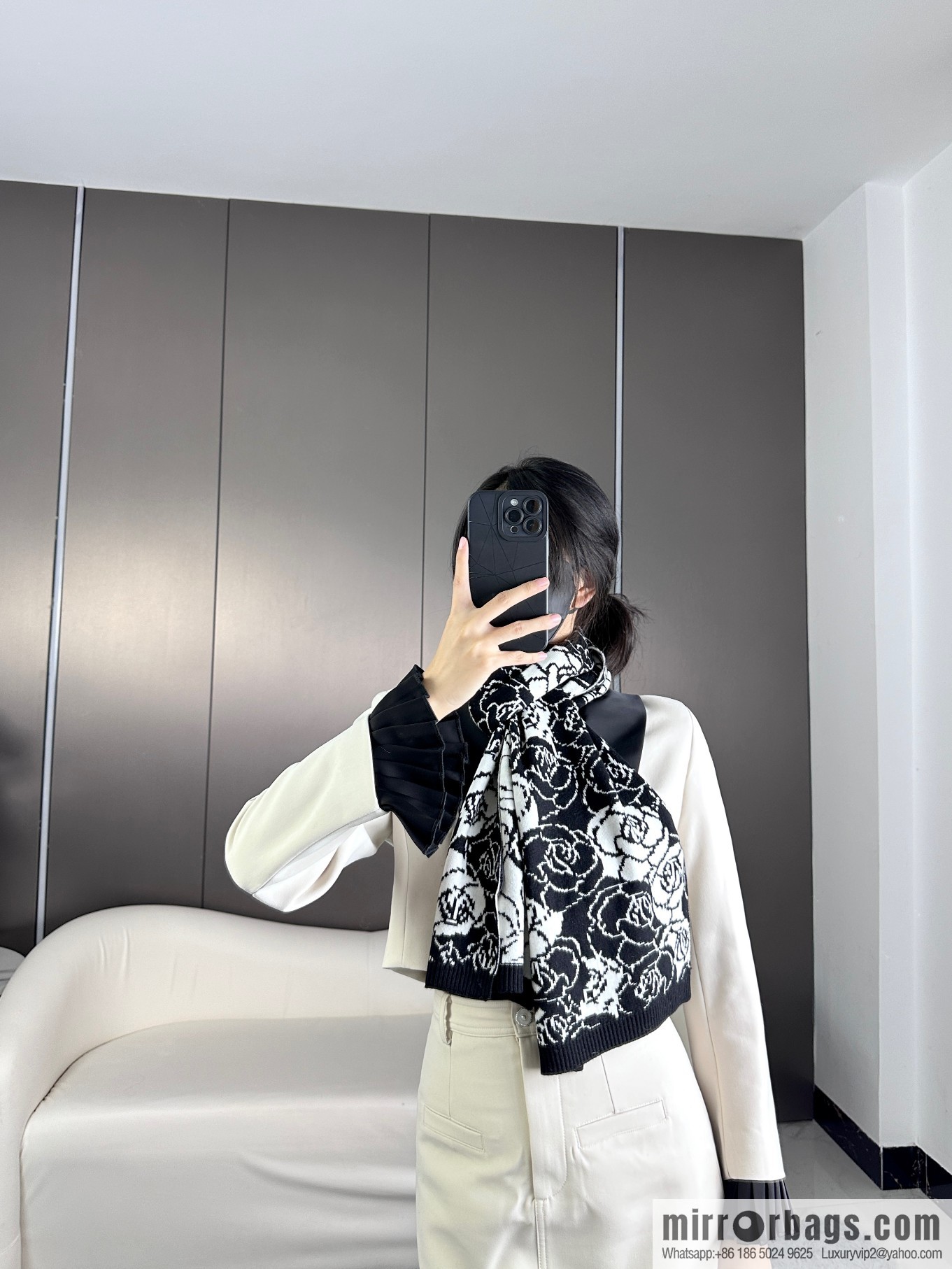 CHANEL camellia knitted cashmere towel
