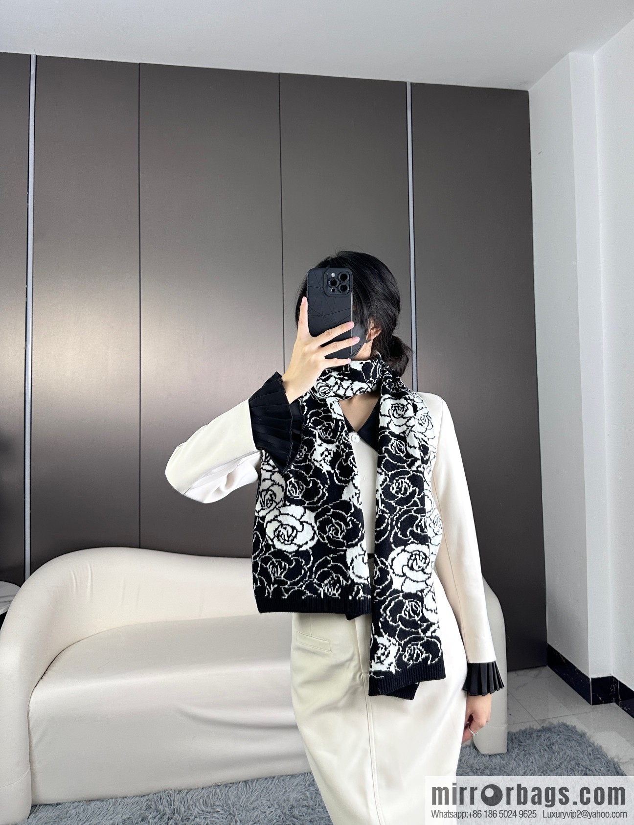 CHANEL camellia knitted cashmere towel