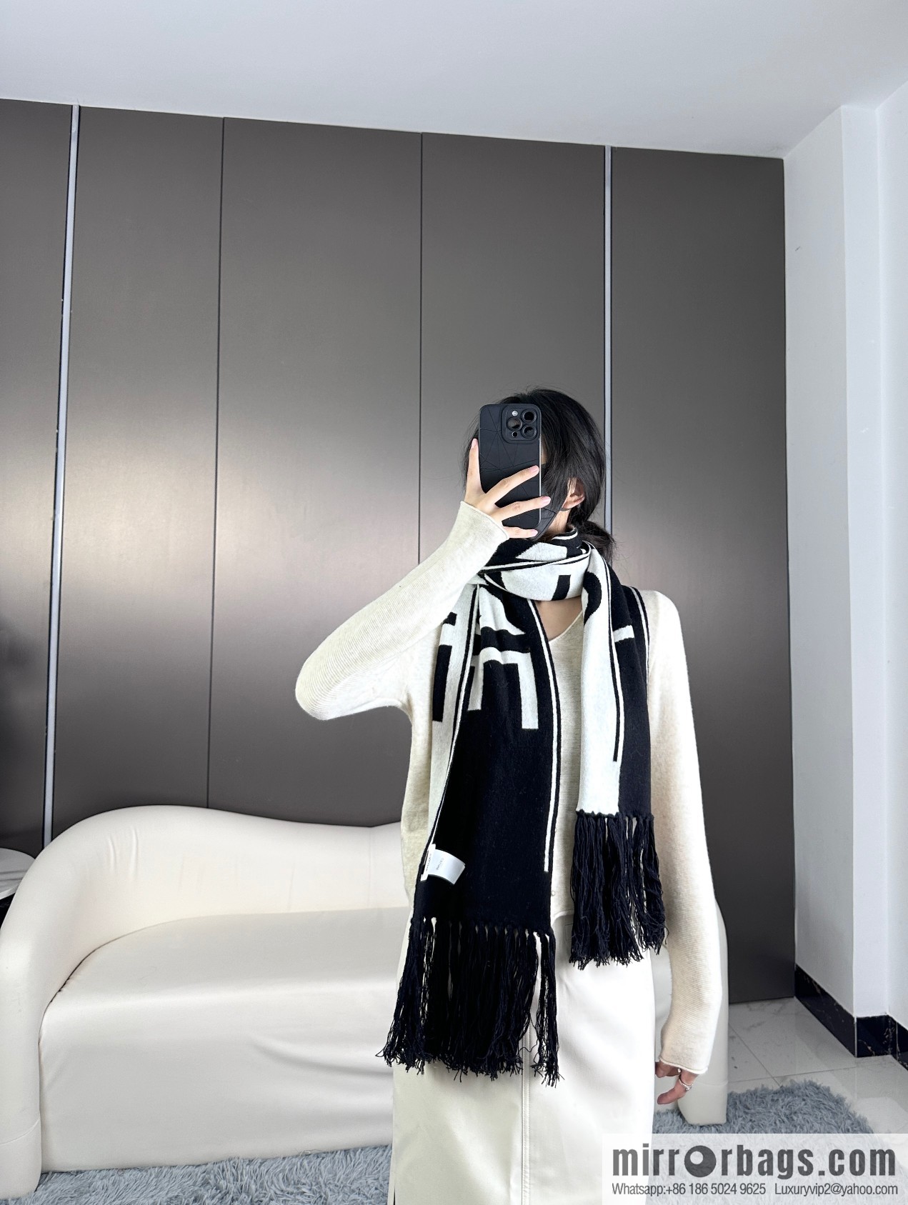 CHANEL imported wool cashmere yarn, black and white scarf