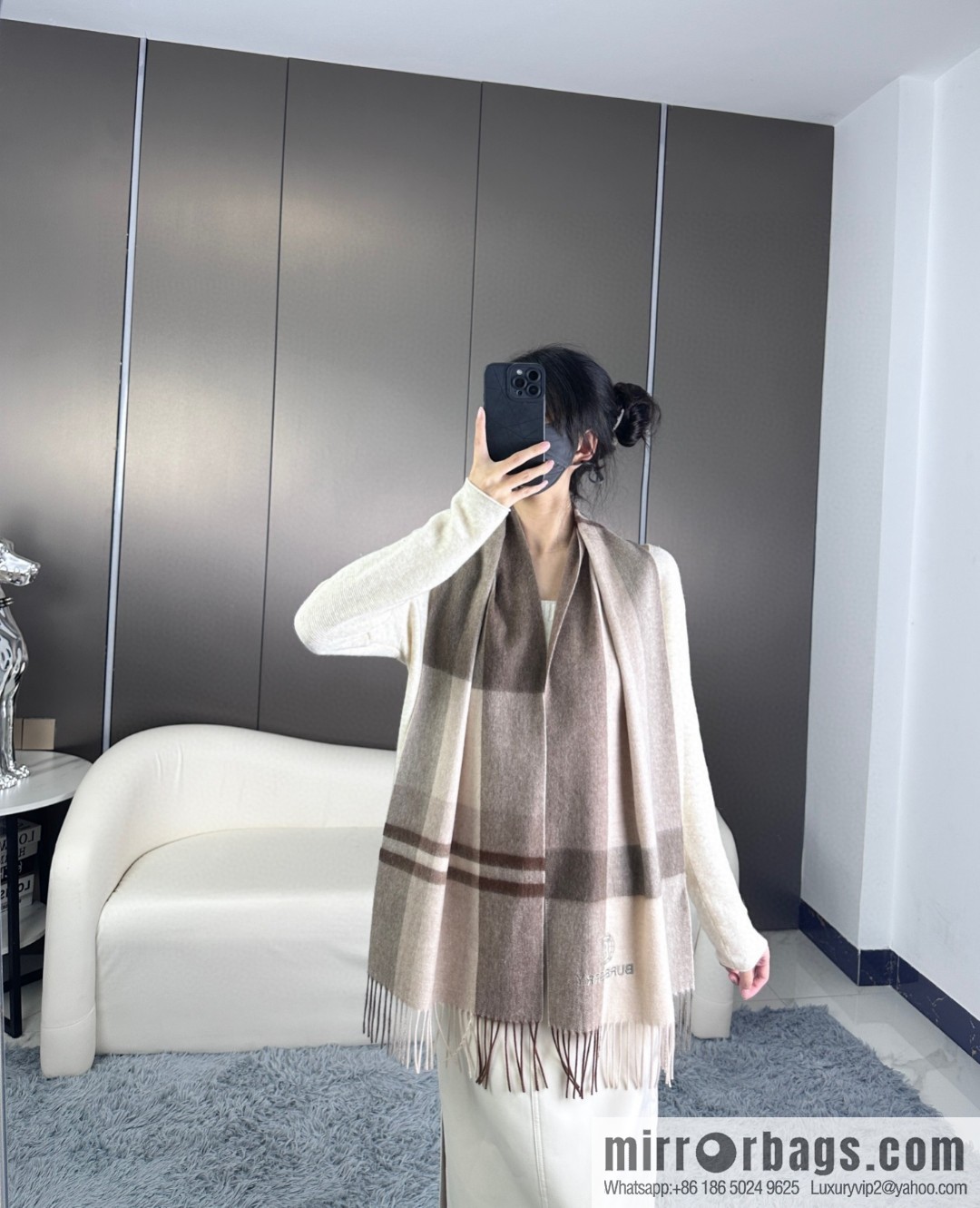 Burberry, top cashmere scarf