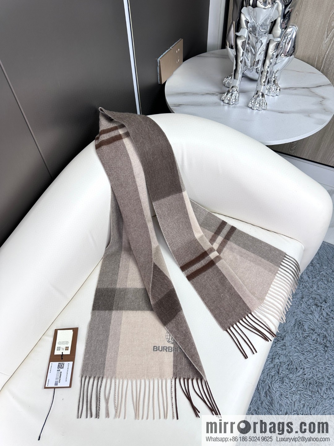 Burberry, top cashmere scarf