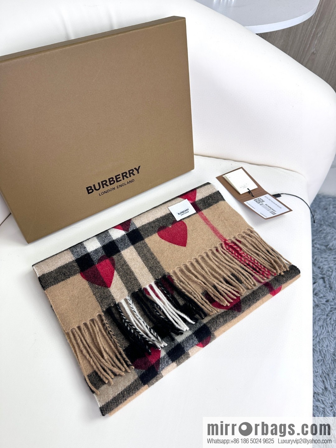 Burberry, classic cashmere ♥️ peach heart, cashmere scarf