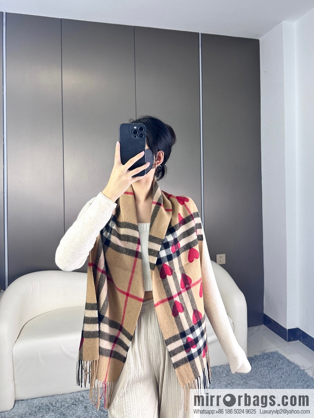 Burberry, classic cashmere ♥️ peach heart, cashmere scarf