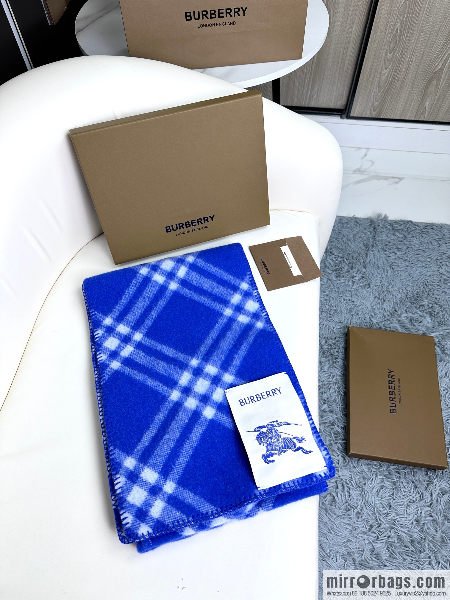Burberry, the new wool scarf