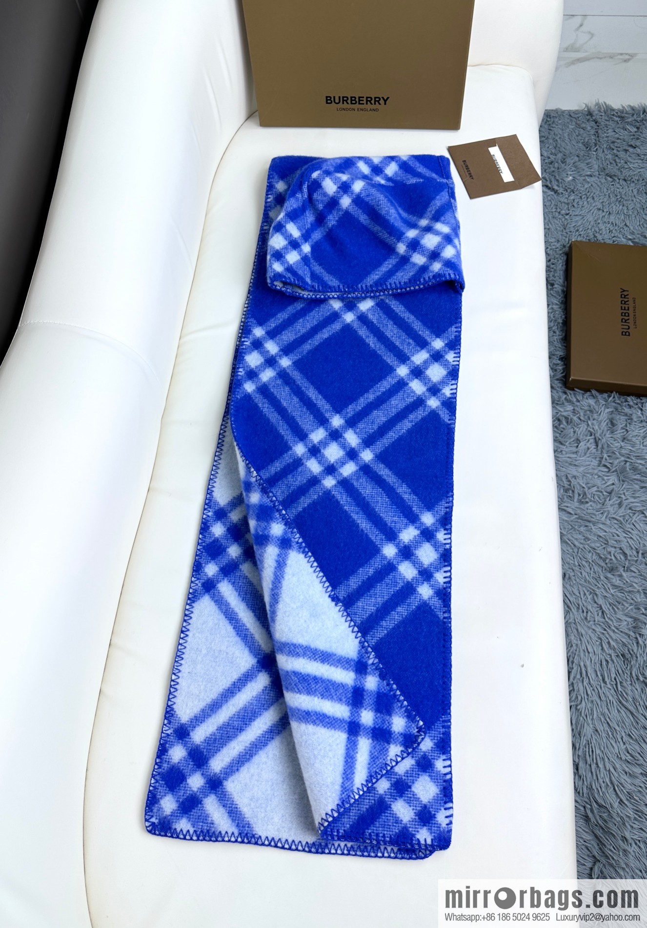 Burberry, the new wool scarf