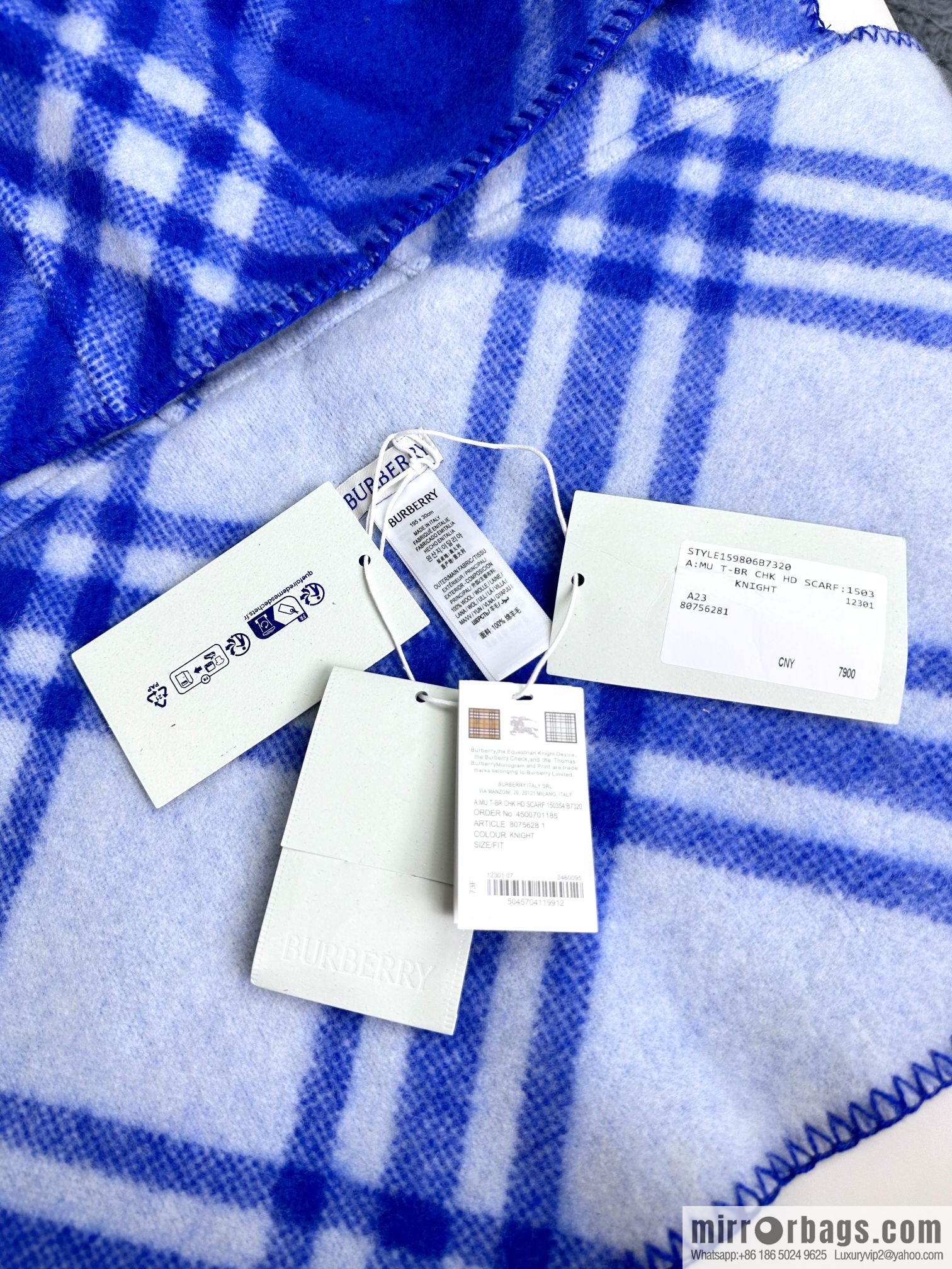 Burberry, the new wool scarf