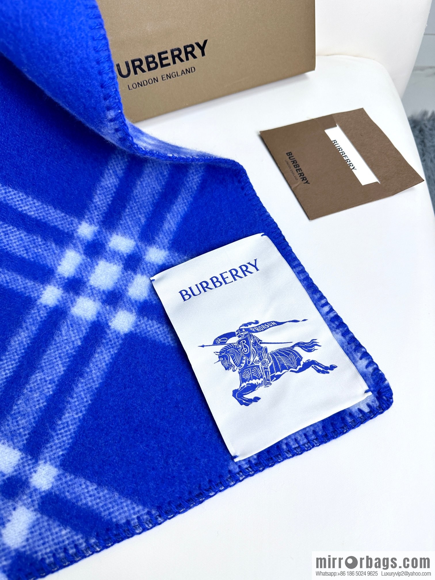Burberry, the new wool scarf