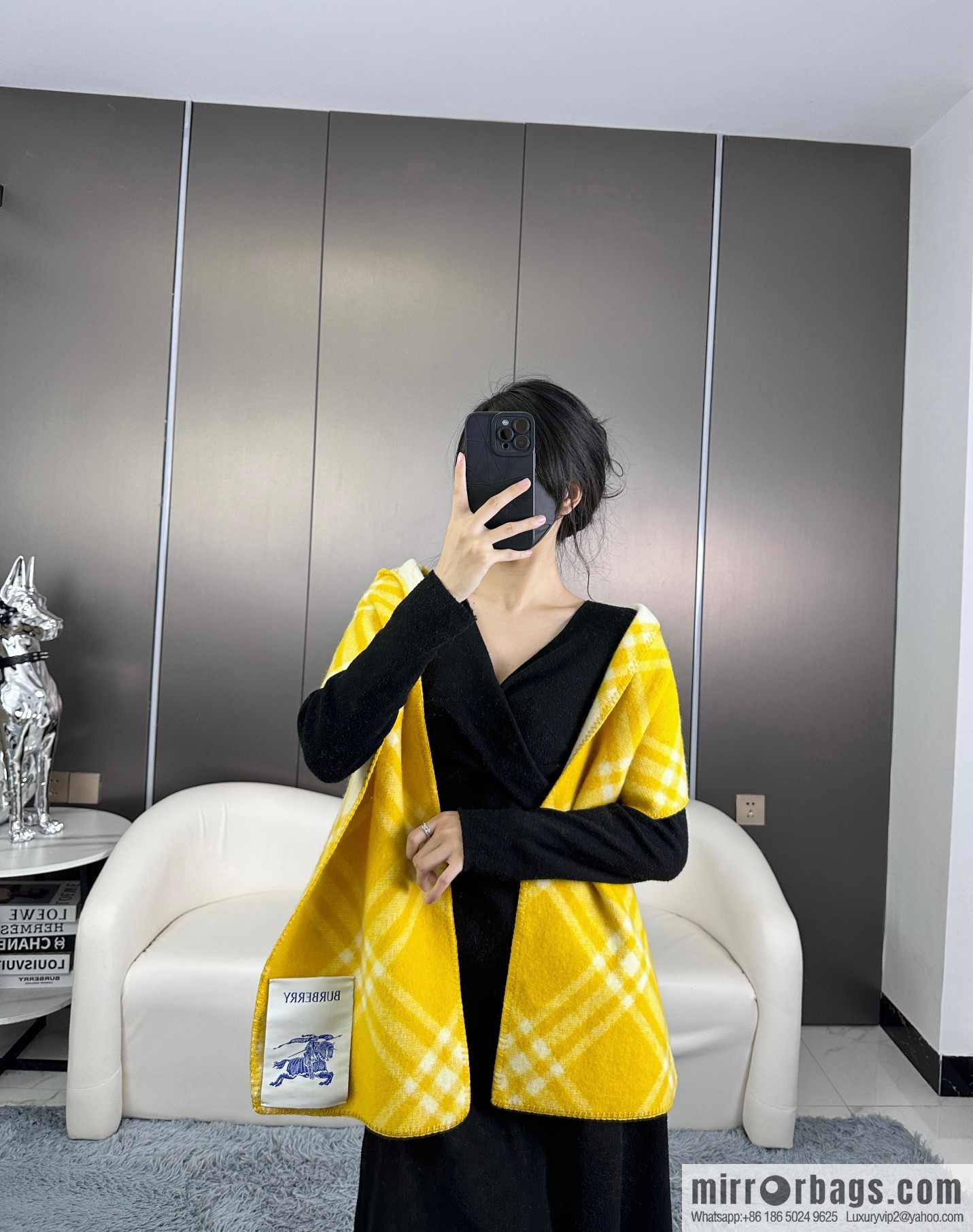 Burberry, the new wool scarf