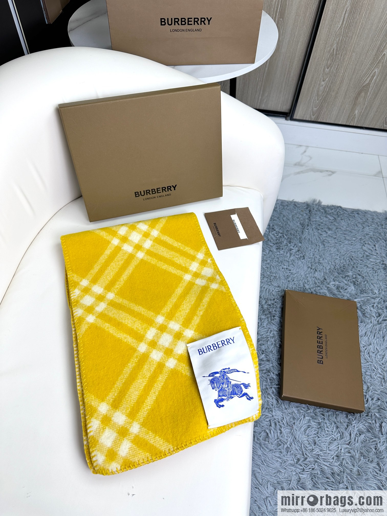 Burberry, the new wool scarf