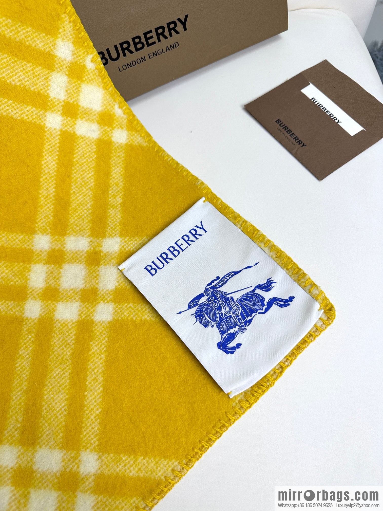 Burberry, the new wool scarf