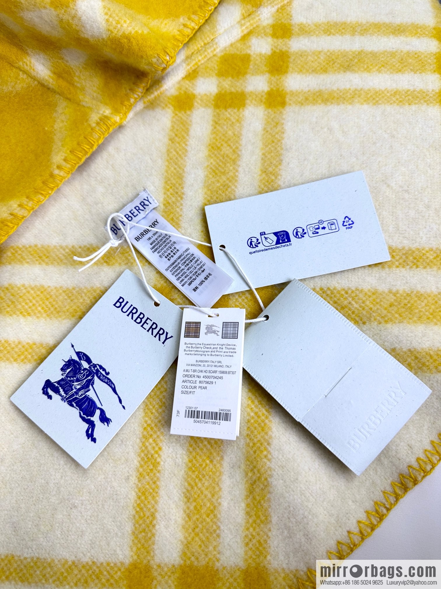 Burberry, the new wool scarf