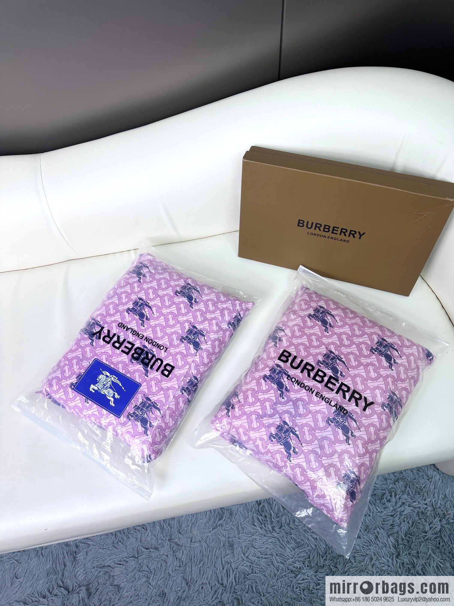 Burberry, the new wool scarf